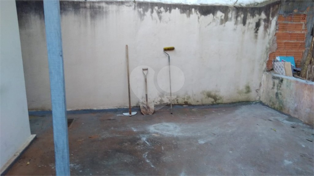 Casa Térrea com 3 dormitórios, sendo 1 suíte.