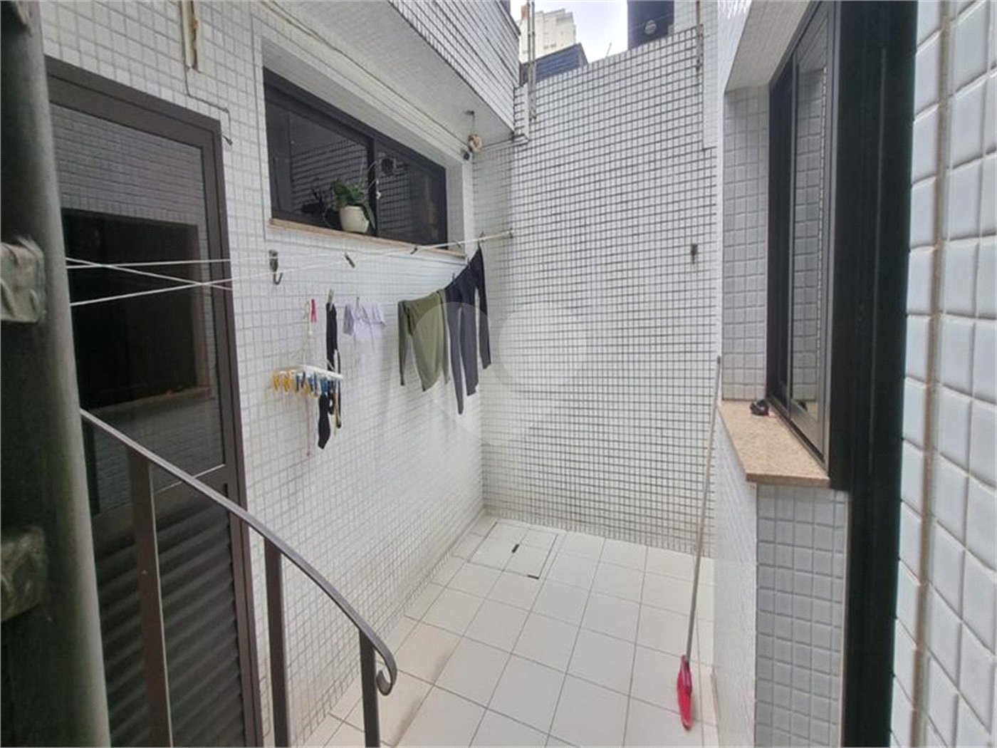 Sobrado à Venda na Aclimação - 150 m² - 2 Salas, 3 Dorms, 2 Vagas.