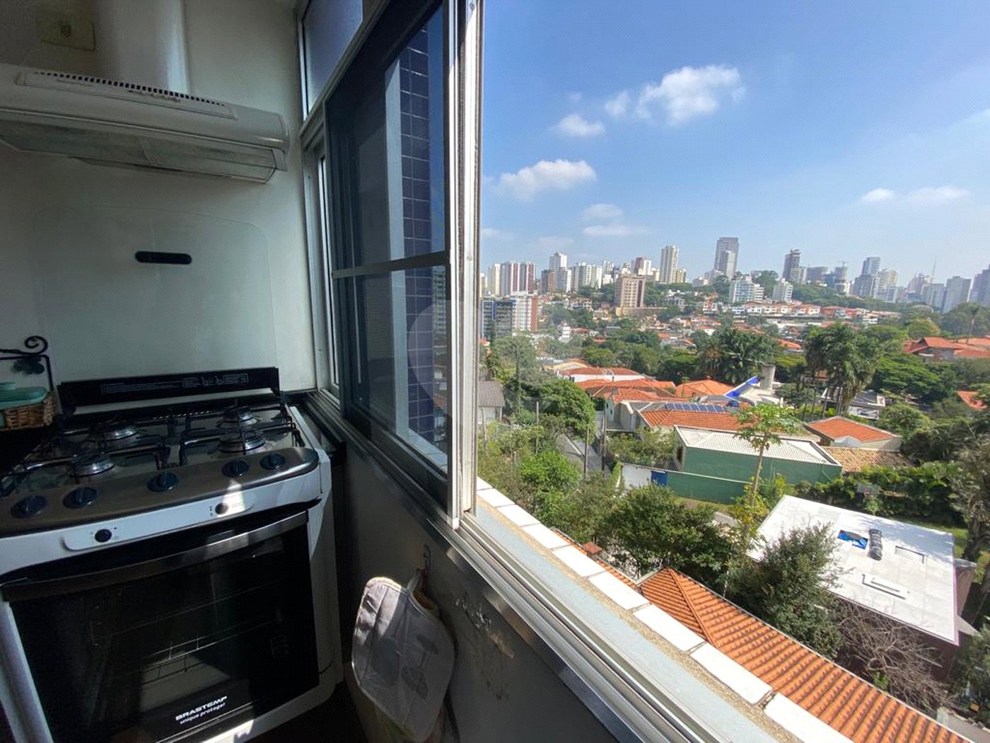 Apto 91 m - Metrô Sumaré, rua arborizada e tranquila. ótima planta, são 03 dorm 1 suite 1 vaga
