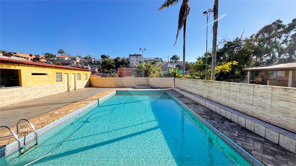 Chácara à venda com 3 quartos, sendo 1 suíte, em Vila São Pedro, Suzano, SP