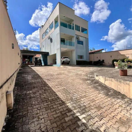 Casa à venda com 6 quartos, sendo 1 suíte,  no Centro, Balsas, MA