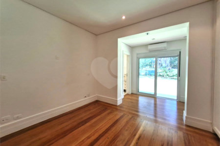 Casa à venda com 4 suítes no condomínio Chácara Flora, São Paulo - SP