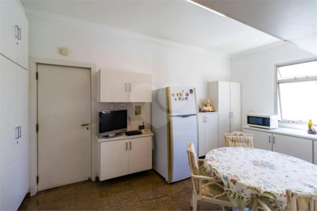 Apartamento à venda com 4 quartos, sendo 2 suítes, em Real Parque, São Paulo, SP