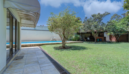 Casa Térrea à venda com 5 quartos, sendo 4 suítes,  em Interlagos, São Paulo, SP