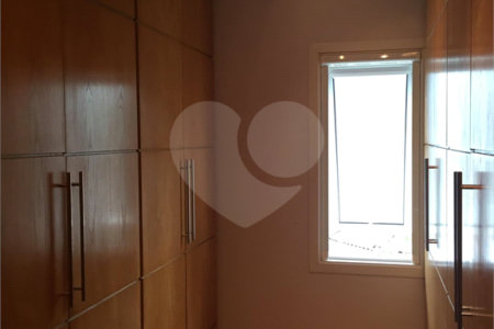 Casa à venda com 4 quartos, sendo 2 suítes, no condomínio Residencial Morumbi, São Paulo - SP
