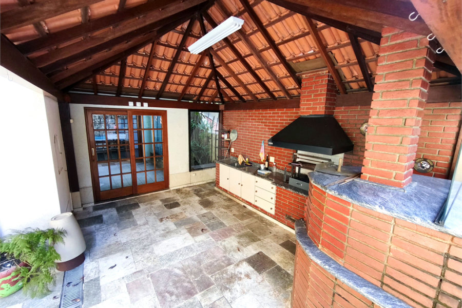 Casa à venda com 3 suítes no condomínio Jd Itatinga, São Paulo - SP
