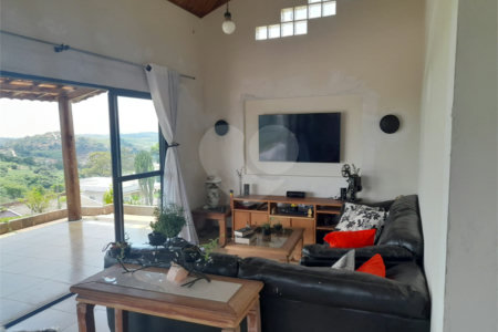 Casa à venda com 3 quartos, sendo 2 suítes, no condomínio Outeiro das Flores, Itupeva - SP