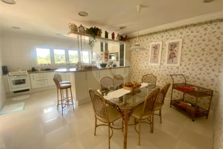 Casa à venda com 4 quartos, sendo 3 suítes, em Jardim Maia, Guarulhos, SP