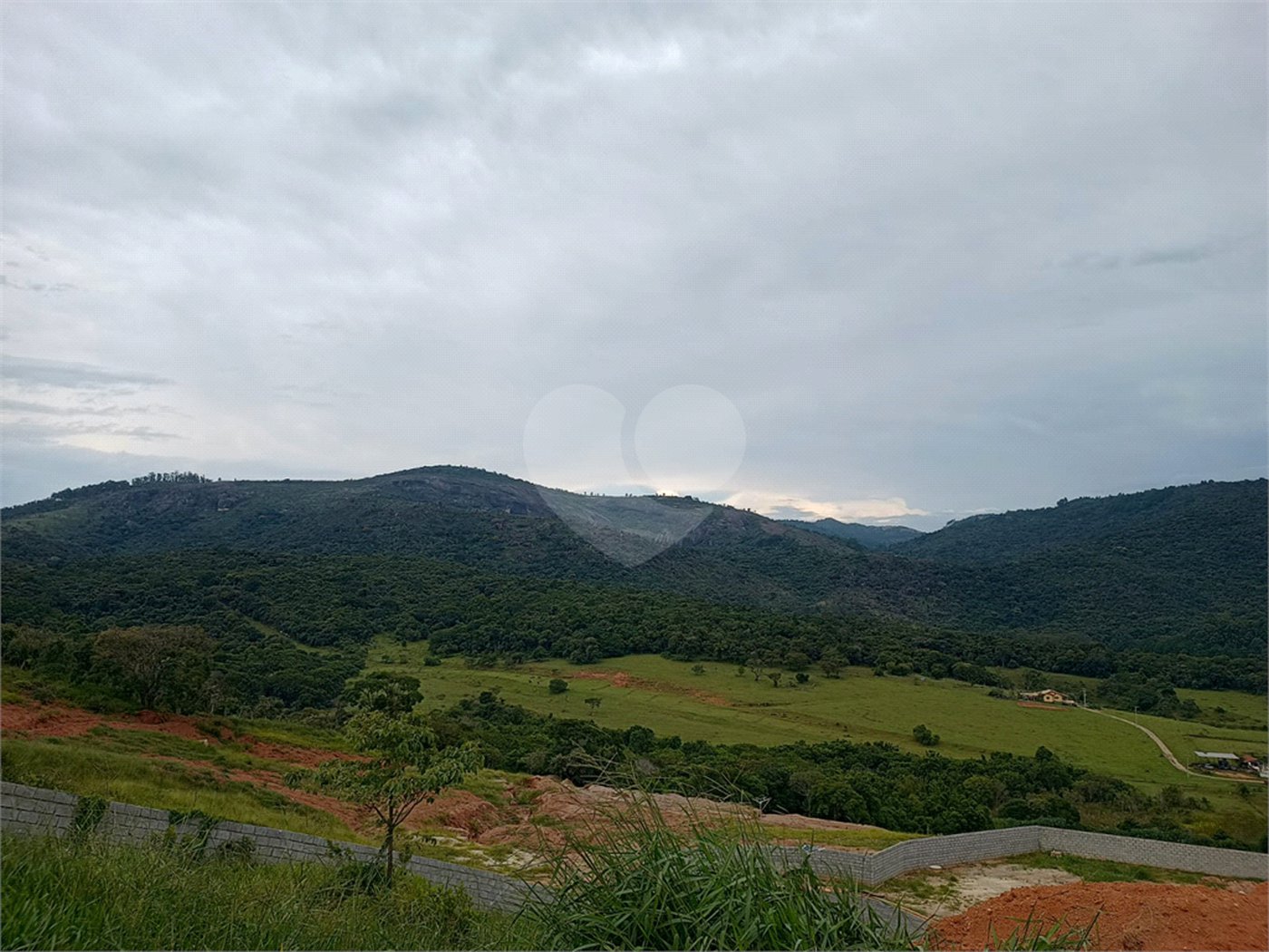 Terreno à venda no condomínio Portal Lamis, Bom Jesus dos Perdões - SP
