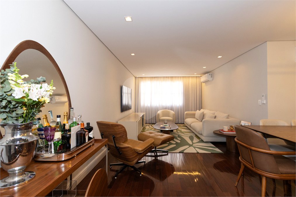 Apartamento à venda com 3 quartos, sendo 1 suíte,  em Vila Uberabinha, São Paulo, SP