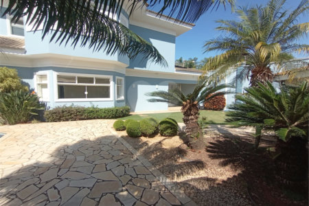 Casa à venda com 3 suítes em Vila Nastri, Itapetininga, SP