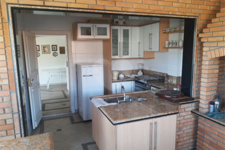 Casa à venda com 5 suítes em Jardim Leonor, São Paulo, SP