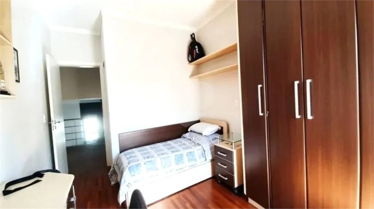 Casa à venda com 3 suítes no condomínio Recanto dos Paturis, Vinhedo - SP