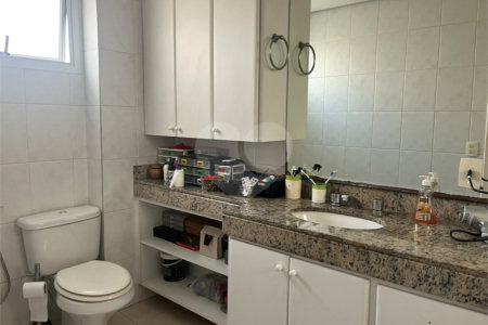 Apartamento à venda com 3 suítes em Real Parque, São Paulo, SP