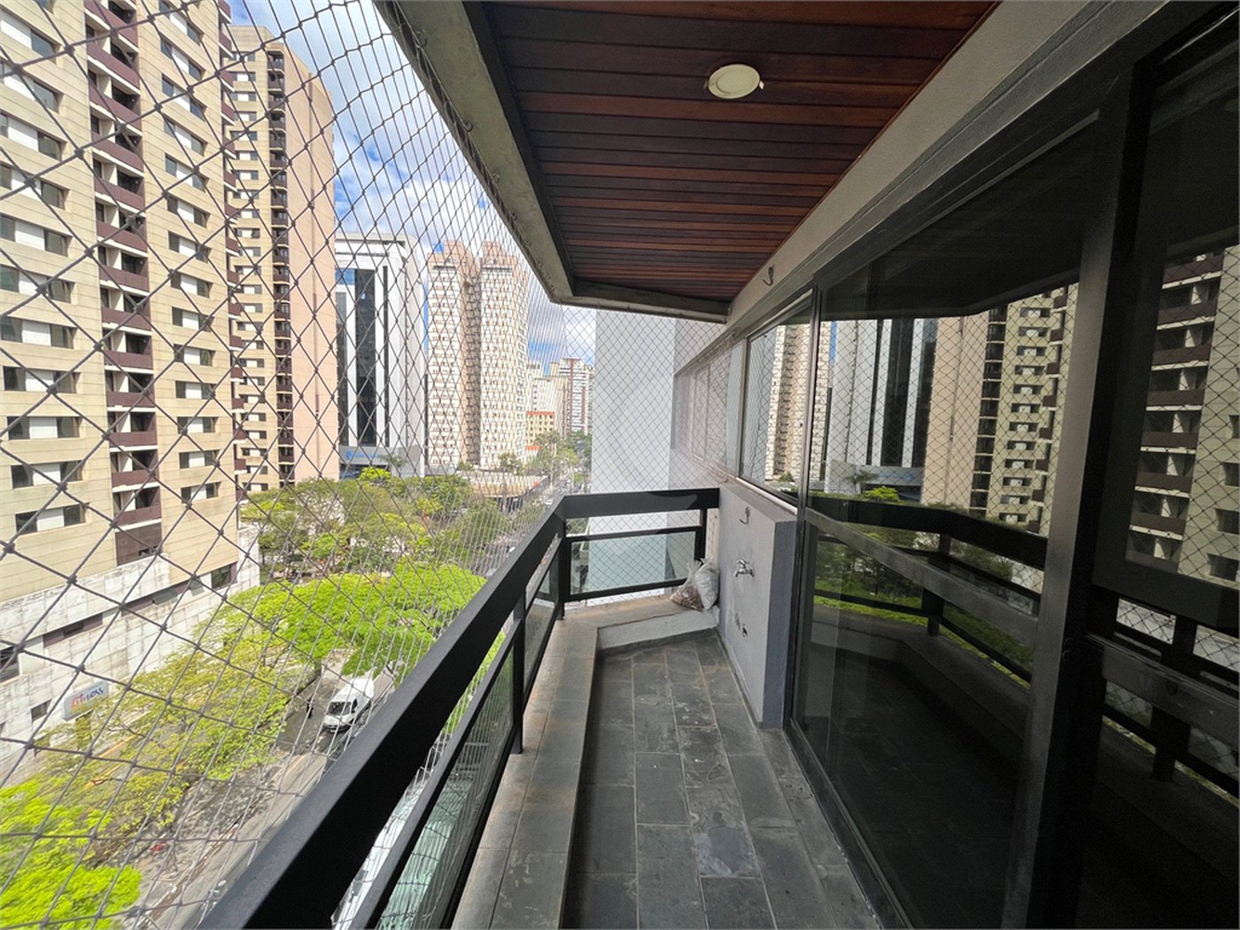 Apartamento à venda ou para alugar com 2 quartos, sendo 1 suíte,  em Itaim Bibi, São Paulo, SP