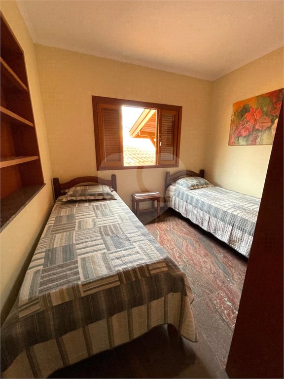 Casa à venda com 9 quartos, sendo 4 suítes, em Condomínio Flamboyant-b, Atibaia, SP