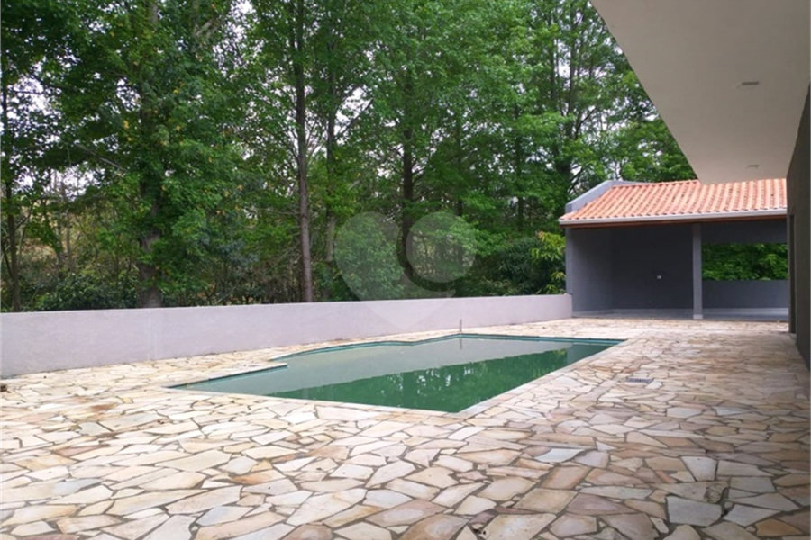 Casa à venda com 2 quartos, sendo 1 suíte, no condomínio Figueira Garden, Atibaia - SP