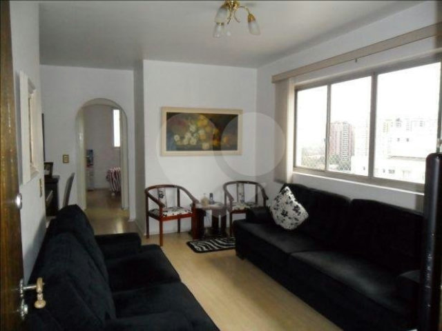 Apartamento à venda com 3 quartos, sendo 1 suíte,  em Moema, São Paulo, SP
