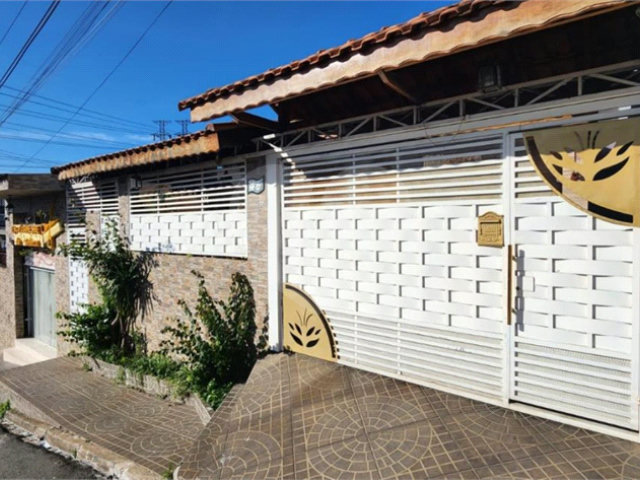 Casa Térrea à venda com 3 quartos, sendo 2 suítes,  em Vila Medeiros, São Paulo, SP