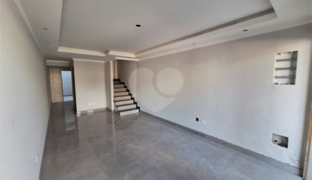 Sobrado à venda com 3 quartos, sendo 1 suíte,  em Vila do Castelo, São Paulo, SP