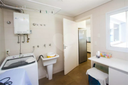 Casa à venda com 4 quartos, sendo 2 suítes, em Chácara Flora, São Paulo, SP