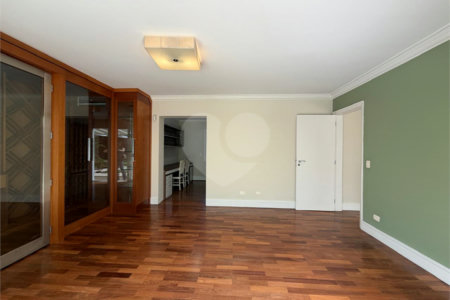 Casa à venda ou para alugar com 4 quartos, sendo 3 suítes, em Alto da Boa Vista, São Paulo, SP
