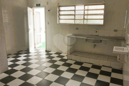 Casa à venda ou para alugar com 7 quartos, sendo 2 suítes, em Jardim Peri Peri, São Paulo, SP