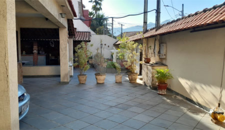Casa à venda com 4 quartos, sendo 1 suíte,  em Bangu, Rio de Janeiro, RJ