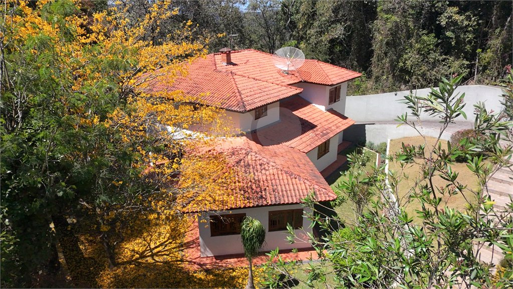 Casa à venda com 4 quartos, sendo 2 suítes, no condomínio Alpes da Cantareira, Mairiporã - SP