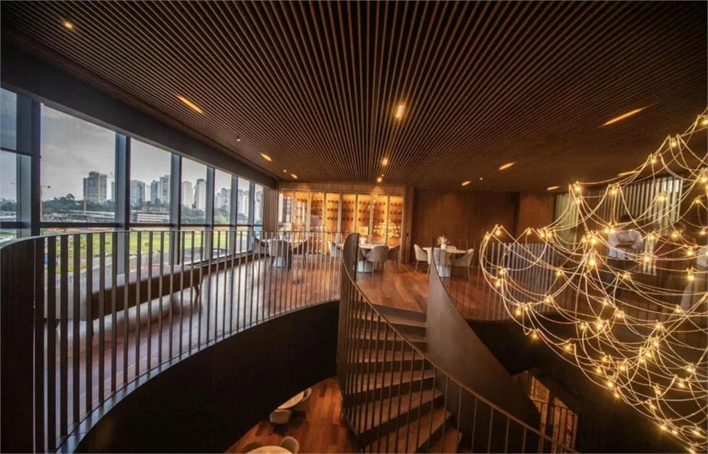 Apartamento à venda com 4 suítes em Vila Cordeiro, São Paulo, SP