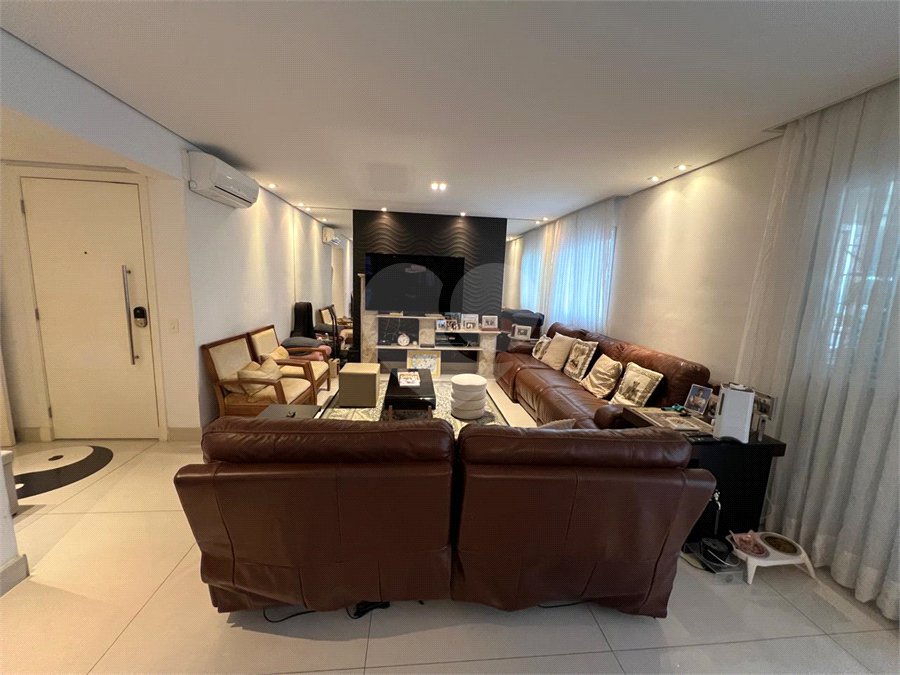 Apartamento à venda com 3 suítes em Campo Belo, São Paulo, SP