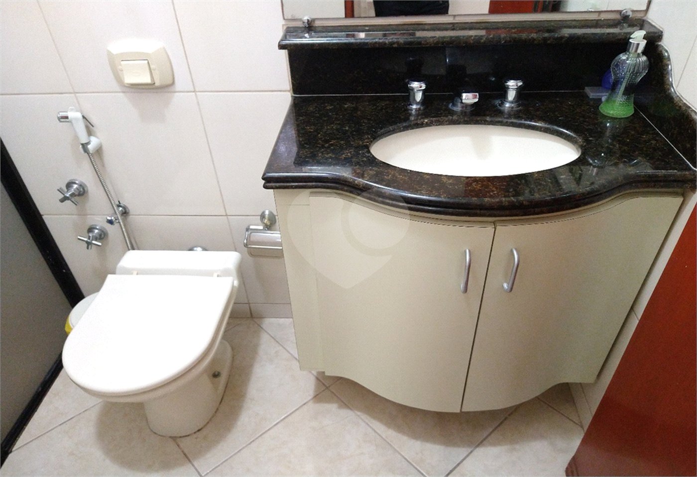 Sobrado à venda com 3 quartos, sendo 2 suítes, em Jardim Hubert, Indaiatuba, SP