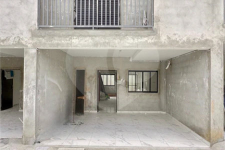Casa à venda com 3 quartos, sendo 1 suíte, no condomínio Miguel Comitre, Poá - SP