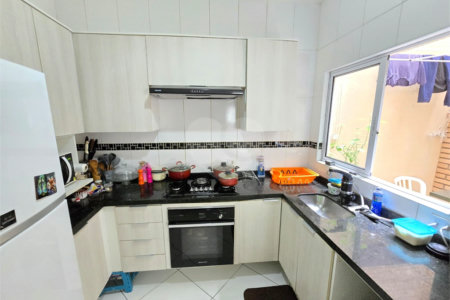 Casa à venda com 3 quartos, sendo 1 suíte, no condomínio Rafaela I, São Paulo - SP