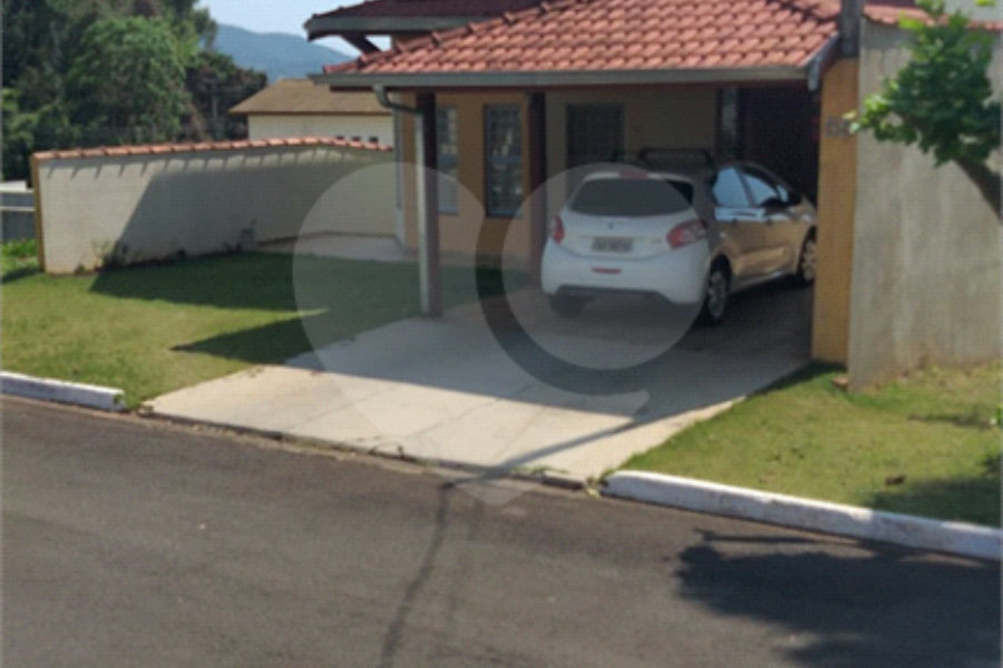 Casa à venda com 2 suítes no Centro, Águas de Lindóia, SP
