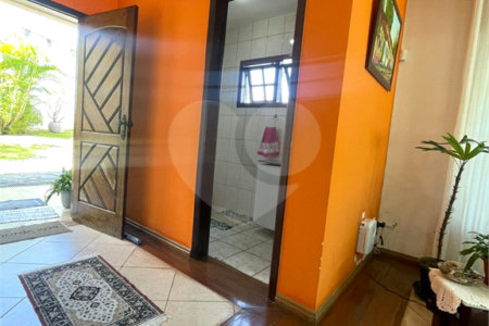 Casa à venda com 3 quartos, sendo 2 suítes,  em Vila Oliveira, Mogi das Cruzes, SP