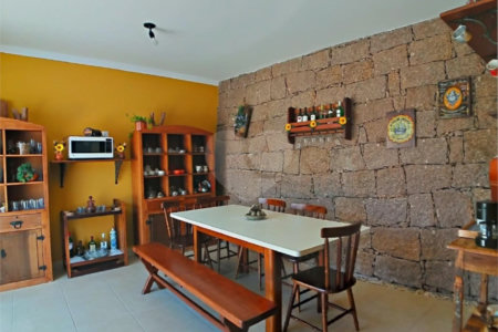 Casa à venda com 3 quartos, sendo 1 suíte, no condomínio Estância Marambaia, Vinhedo - SP