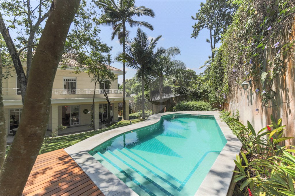 Casa à venda com 5 suítes no condomínio Chácara Flora, São Paulo - SP