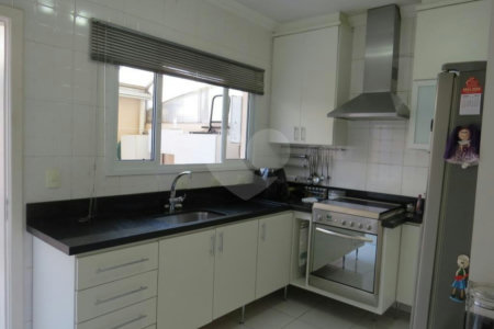Casa à venda com 3 quartos, sendo 1 suíte, no condomínio Taquaral Village, São Paulo - SP