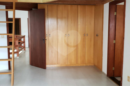 Casa à venda com 4 suítes no condomínio Real Park, Mogi das Cruzes - SP