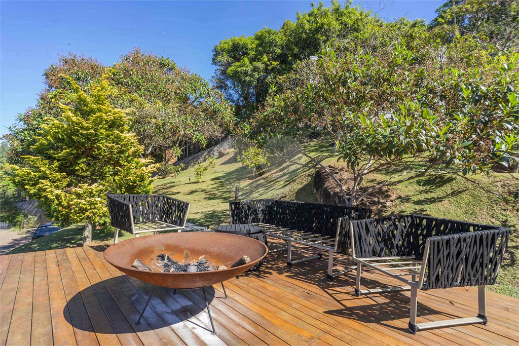 Casa à venda com 5 suítes no condomínio Vale da Santa Fé, Vinhedo - SP