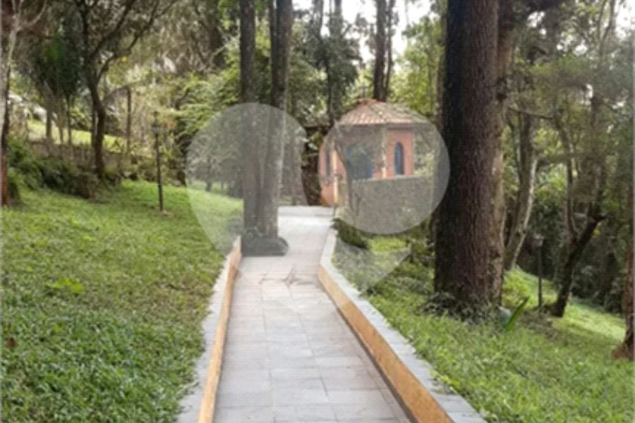 Casa à venda com 3 quartos, sendo 1 suíte, no condomínio Jardim da Monntanha II, Mairiporã - SP