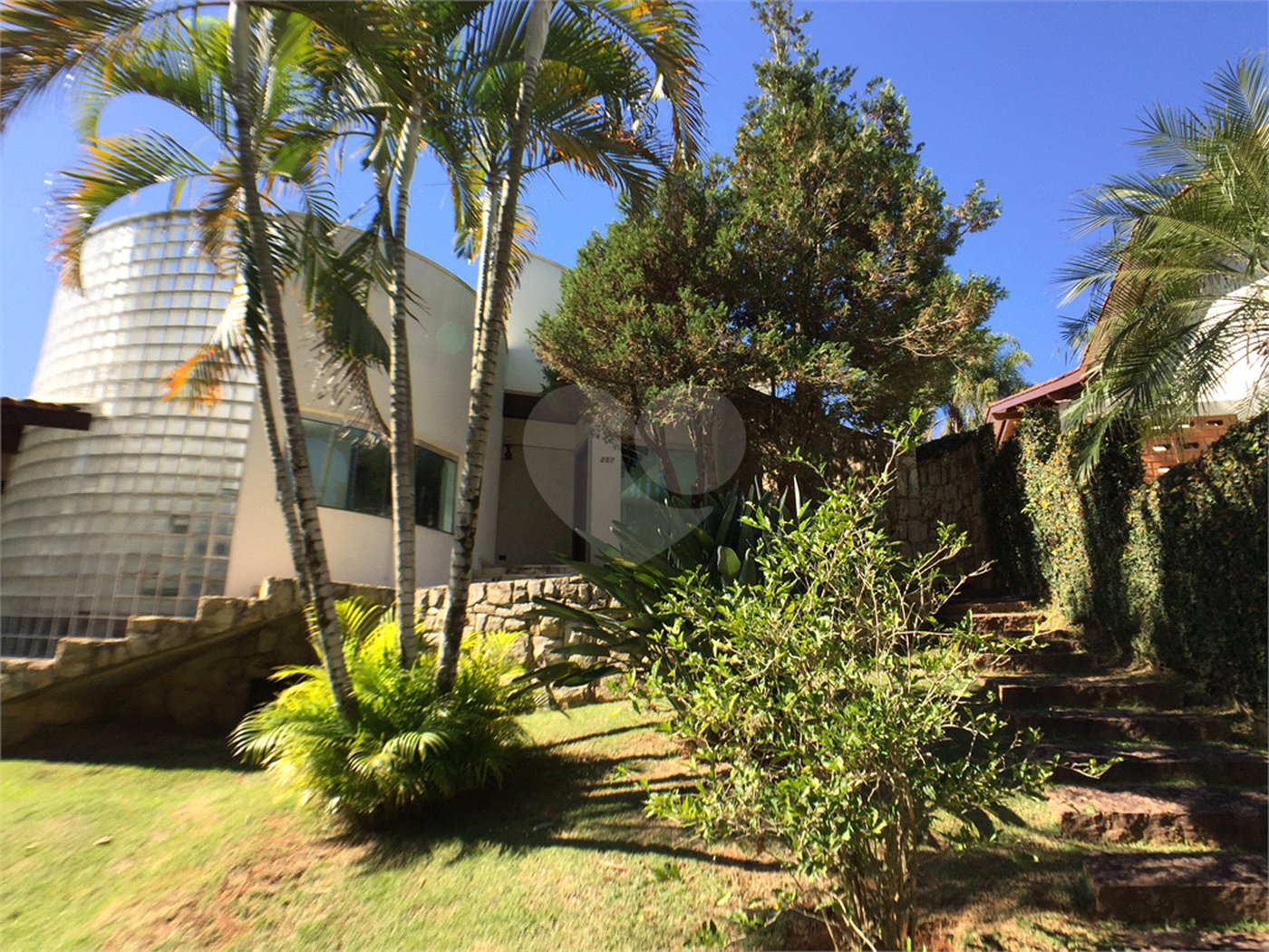 Casa à venda com 4 suítes no condomínio Estância Marambaia, Vinhedo - SP
