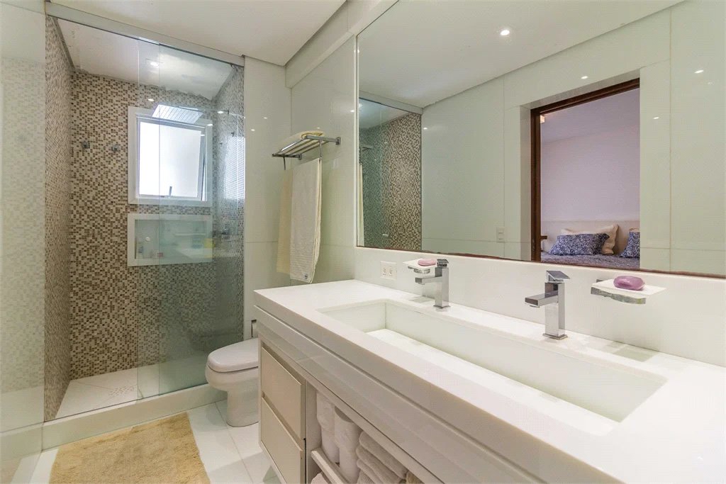 Apartamento à venda com 3 suítes em Vila Cordeiro, São Paulo, SP