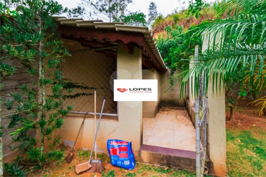 Casa à venda com 5 quartos, sendo 1 suíte, no condomínio Canada Village, Mairiporã - SP