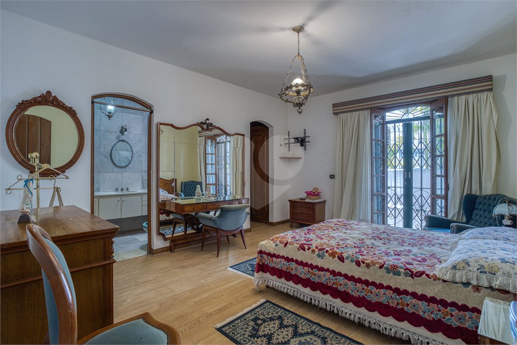 Casa Térrea à venda com 4 suítes em Jardim Cordeiro, São Paulo, SP