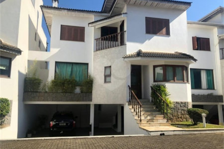 Casa à venda com 4 suítes no condomínio Vila das Emboabas, São Paulo - SP