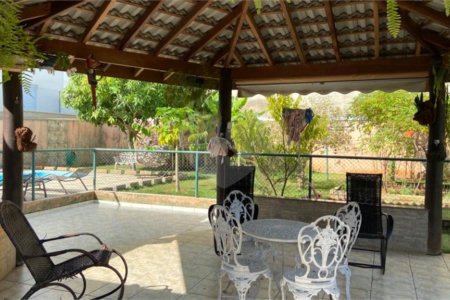 Casa à venda com 4 quartos, sendo 3 suítes, no condomínio Terras de Mont Serrat, Salto - SP