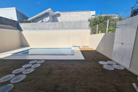 Casa à venda com 3 suítes no condomínio Loteamento Recanto dos Paturis, Vinhedo - SP