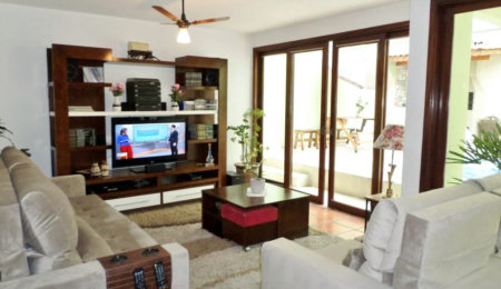 Casa à venda com 4 quartos, sendo 2 suítes,  em Jardim Leonor, São Paulo, SP